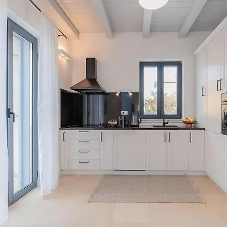 Вилла Seafront Adriatica With Pool