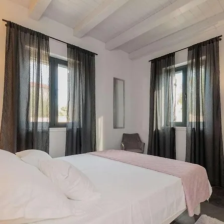 Seafront Adriatica With Pool *