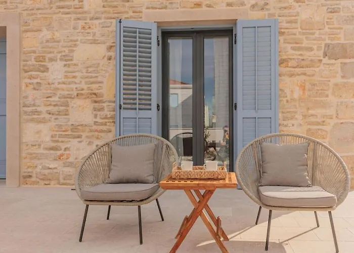 빌라 Seafront Adriatica With Pool