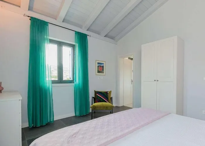 Seafront Adriatica With Pool Dobropoljana