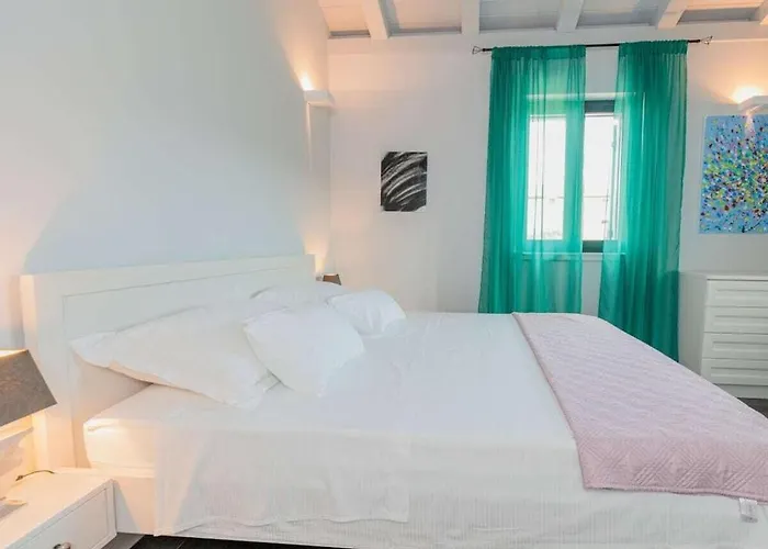 빌라 Seafront Adriatica With Pool