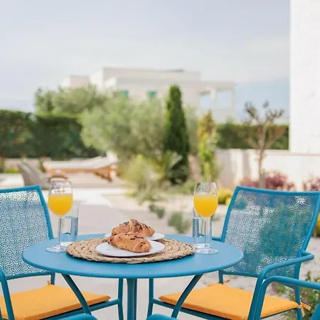 Seafront Adriatica With Pool Vila *