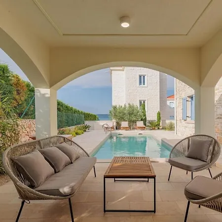 Seafront Adriatica With Pool Vila *