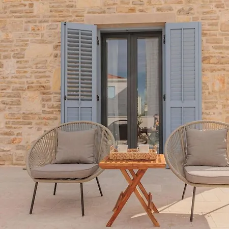 Villa Seafront Adriatica With Pool