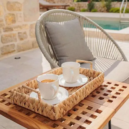 Seafront Adriatica With Pool Vila *