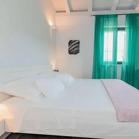 Villa Seafront Adriatica With Pool