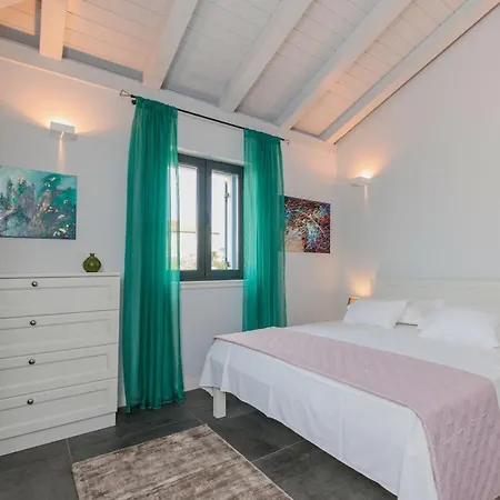 Seafront Adriatica With Pool Villa *