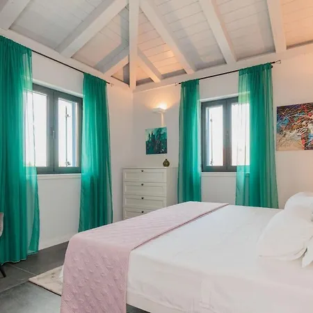 Vila Seafront Adriatica With Pool