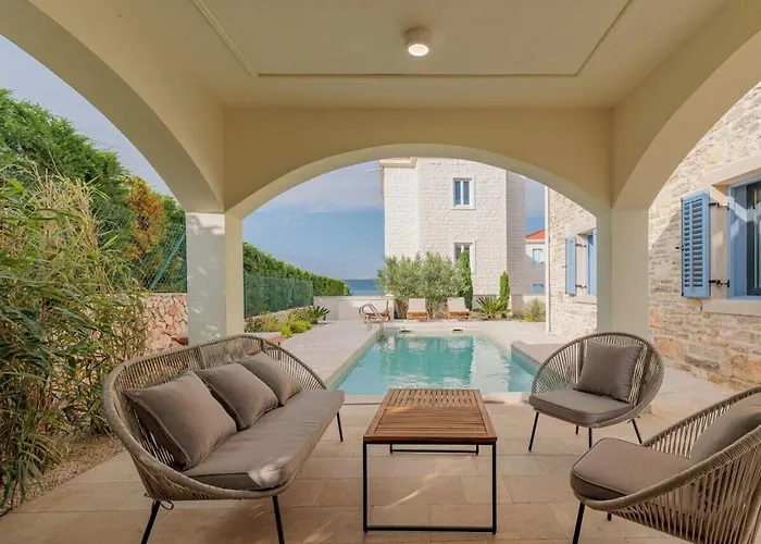 Seafront Adriatica With Pool Vila *