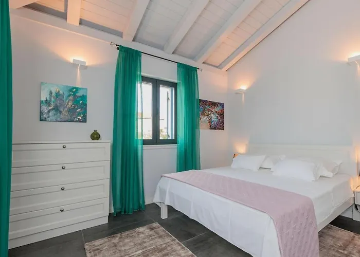 Seafront Adriatica With Pool Vila *