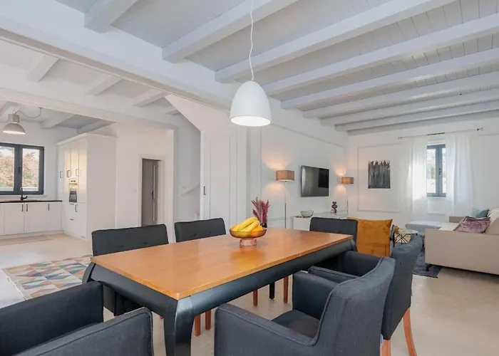 ヴィラ Seafront Adriatica With Pool *