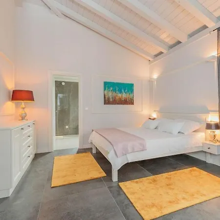 Villa Seafront Adriatica With Pool Dobropoljana
